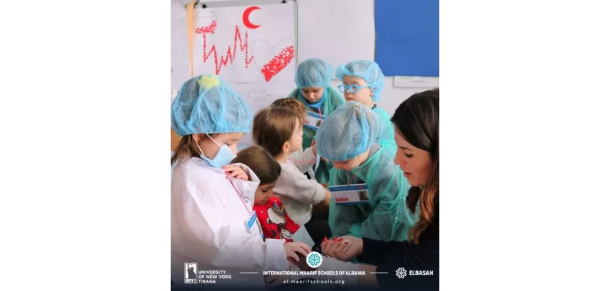 Çocuklar Doktorculuk Oynuyorken